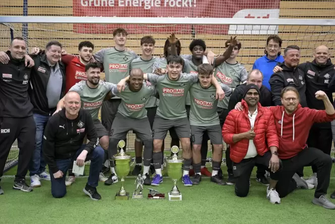 Zum dritten Mal in Folge Stadtmeister: der FC Arminia Ludwigshafen hat seinen Titel verteidigt. Zum dritten Mal in Folge Stadtmeister: der FC Arminia Ludwigshafen hat seinen Titel verteidigt.
