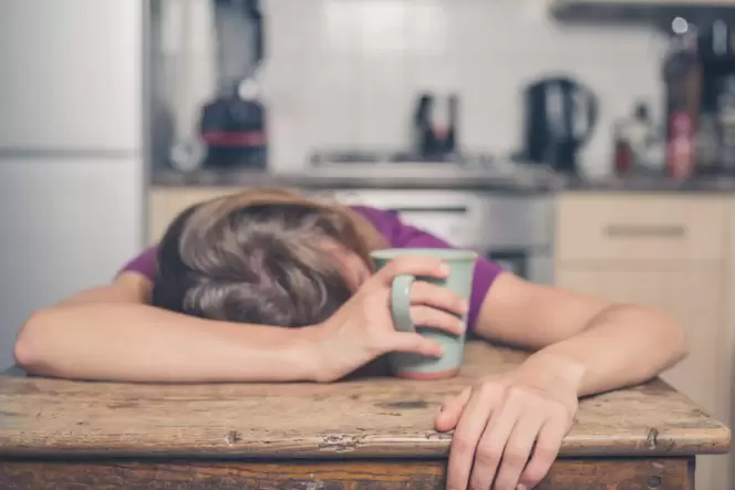 Wer sich morgens schon ständig schlapp und müde fühlt, sollte nicht unbedingt auf Koffein als Wachmacher setzen. Wer sich morgens schon ständig schlapp und müde fühlt, sollte nicht unbedingt auf Koffein als Wachmacher setzen.