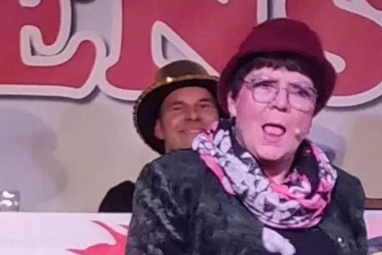 Auch die ehemalige Ortsbürgermeisterin Jutta Kreis alias Frieda Braun überzeugte das Publikum. Da blieb kein Auge trocken.