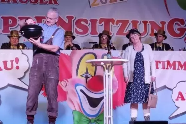 Burkhard Grünewald und Annette Schreiber ließen es mit einem musikalisch untermalten Vortrag zum Ende hin noch mal richtig krach