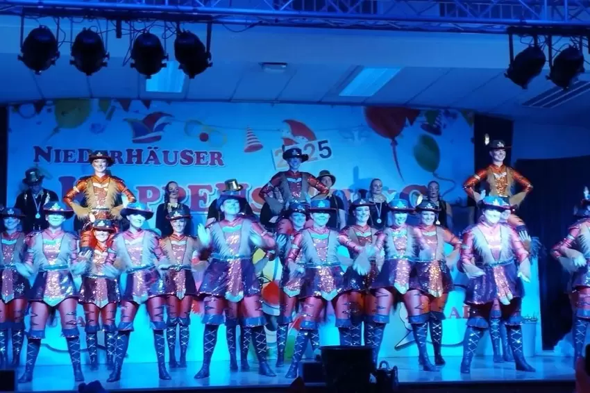 Die Showtanzgruppe Bailar vom FSV Münsterappel zeigte ihren Tanz zum Thema der gestiefelte Kater.