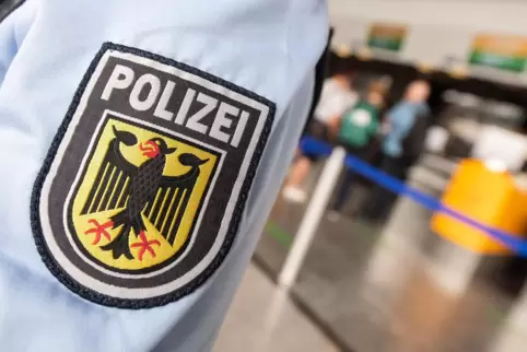 Die Bundespolizei, die für Bahnhöfe und Züge zuständig ist, hat es öfter mit Menschen ohne gültiges Ticket zu tun.