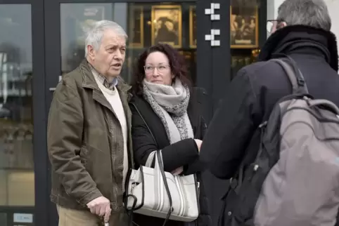 Vater und Tochter im Depot: Peter und Sarah Federa treffen sich in ihrem Lieblingscafé – im Gespräch mit Volker Endres (von link