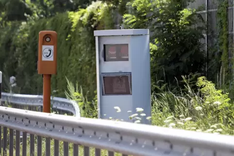 Ein Blitzer der Stadt – dieser steht allerdings nicht in der Brunckstraße, sondern an der A650.