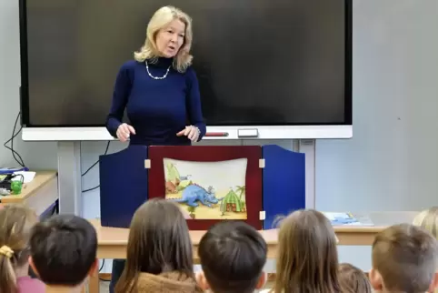Birgit Scott in einer ihrer letzten Unterrichtsstunden an der Heßheimer Grundschule. 