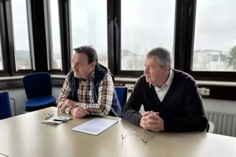 Frank Klein (links) und Jörg Brandstetter leiten gemeinsam die Kaiserslauterer Dienststelle der beim Hauptzollamt Saarbrücken an