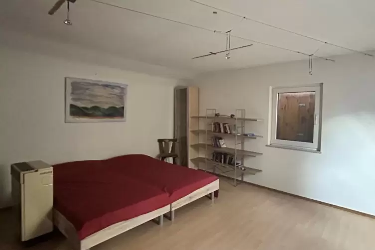 Blick ins Innere der H&uuml;tte: Insgesamt 12 Betten gibt es.