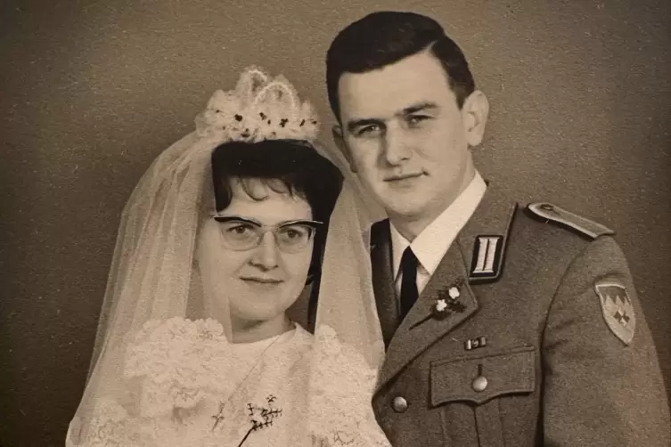 Doris und Volker Bereswill an ihrem Hochzeitstag, 23. Januar 1965. Als das Paar sich kennenlernte, war Volker Bereswill noch als