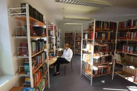 Ein Blick in die Gemeindebücherei im Kulturhof „Schrittmacher“.