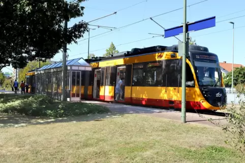 Die Stadtbahn ist ein wichtiges Verkehrsmittel. 