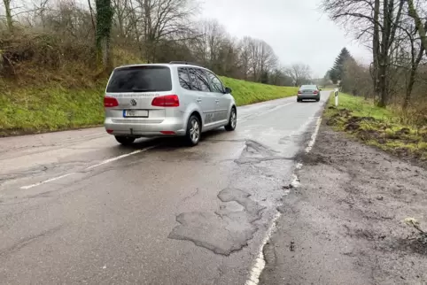 Im Landkreis gibt es einige Straßen, die dringend saniert werden müssten. Dazu gehört auch die L499 bei Heltersberg.