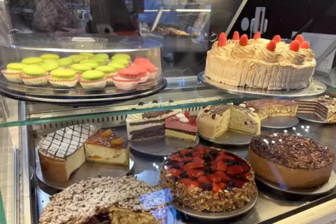 Eine schöne Überraschung erlebte eine Seniorin aus Contwig an der Kuchentheke im Wasgau-Markt. 