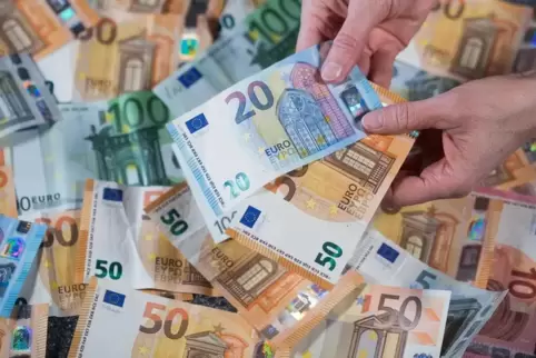 Mit Betrugsmaschen, die oft auf ältere Menschen zielen, ist anscheinend viel Geld zu machen.