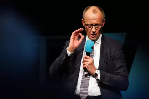Unionskanzlerkandidat Friedrich Merz wirbt um die Stimmen von SPD, Grünen und FDP: Sie sollen seinen Anträgen zur Zuwanderungspo