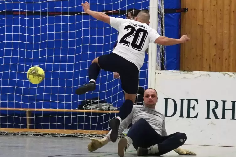 Mit einem 6:0-Sieg gegen den Pirmasenser SV startete der TuS Winzeln ins Turnier und zog letztlich als Gruppenzweiter in die End