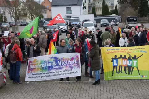 „Vielfalt macht die Gemeinschaft stark“, befanden die Teilnehmer der Demonstration auf dem Herrmann-Belzner-Platz. 