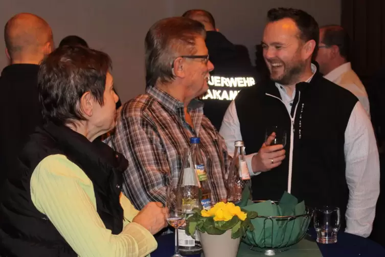 Gespr&auml;che in lockerer Atmosph&auml;re, hier mit St. Martins Ortsb&uuml;rgermeister Timo Glaser. 