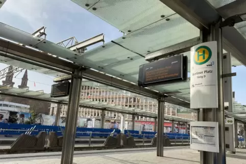 Die Polizei meldet einen Streit am Berliner Platz. Ein Mann wurde handgreiflich.