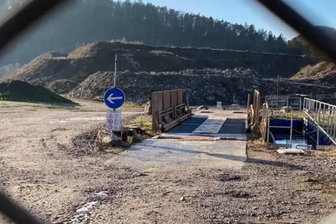 Auf dem Baulog-Gelände im ehemaligen Tanklager bei Hinterweidenthal lagern derzeit rund 300.000 Kubikmeter Erdaushub und Bauschu
