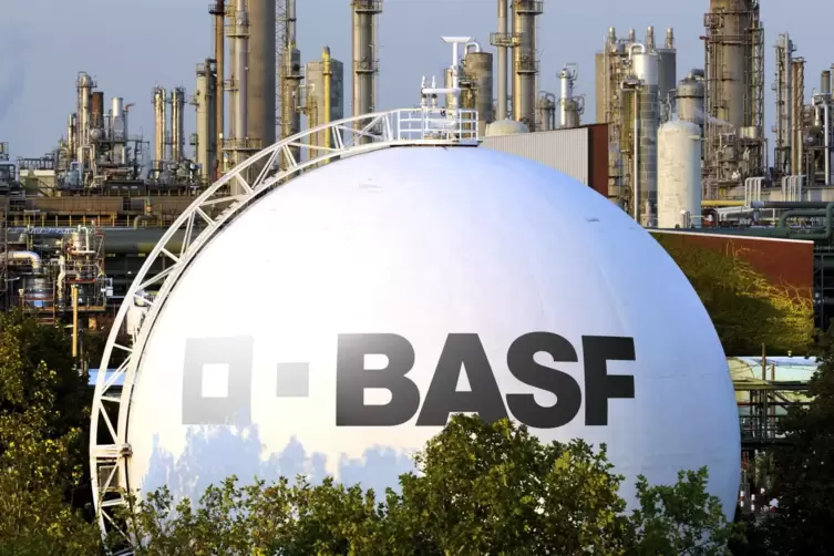 Der Energiebedarf des BASF-Stammwerks in Ludwigshafen soll schrittweise auf erneuerbare Energien umgestellt werden. 