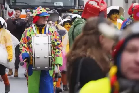 Die Gersheimer feiern tüchtig Fasenacht. Das Bild zeigt Gersheimer Straßenmusikanten.