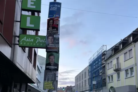 Eine Straßenlaterne in Pirmasens ist besonders beliebt bei den Parteien.