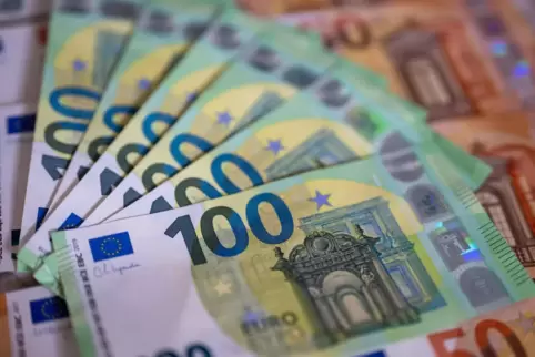 Woher soll das ganze Geld kommen? Die Wahlprogramme der Parteien schweigen sich dazu an vielen Stellen aus.