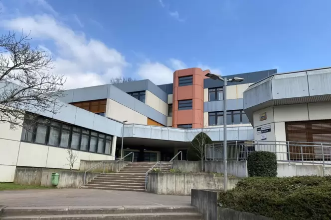 Am Standort Schönenberg-Kübelberg der IGS sind die Klassenstufen sieben bis 13 untergebracht. Die jüngeren Schüler fahren nach W