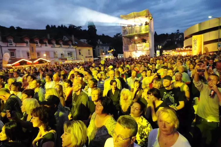 Konzertbesucher beim Rheinland-Pfalz-Tag vor 15 Jahren in Neustadt. 2025 gibt es eine Neuauflage. 