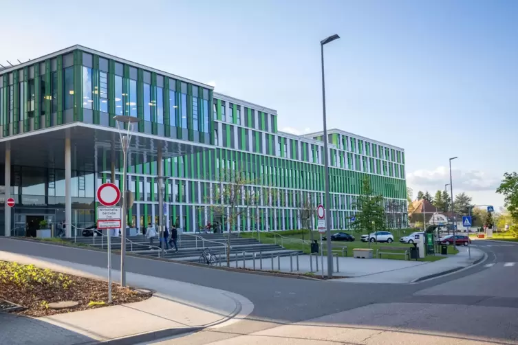 Mehr als 100 Gebäude der Homburger Uniklinik sind auf dem Campus verstreut. Wenn die neue Zentralklinik fertig ist, ist das vorb