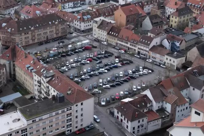 Der Weißquartierplatz kann nur noch von Süden und Osten her angefahren werden. Der Weißquartierplatz kann nur noch von Süden und Osten her angefahren werden.