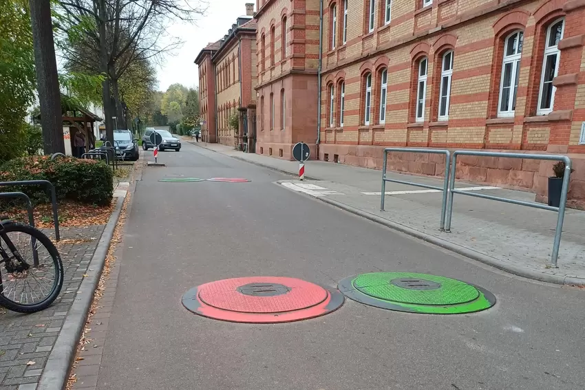 Diese Hindernisse in Tellerform gibt es in der Dörrenbergstraße.