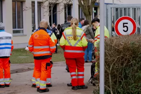 Ein essigartiger Geruch ruft Einsatzkräfte auf den Plan.