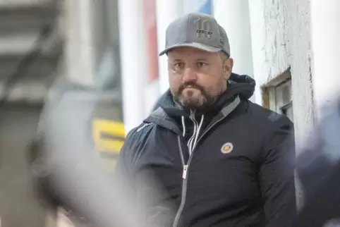 Trainer Ralf Wolf ist mit den „Hornets“ nur noch vier Spiele von den Play-offs entfernt. Trainer Ralf Wolf ist mit den „Hornets“ nur noch vier Spiele von den Play-offs entfernt.