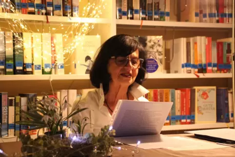 Heike Rogozinski las Kurzgeschichten von Janine Frey. 