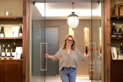 Jungwinzerin Janina Berizzi, die 2019 zusammen mit Julius Berizzi das Edenkobener Weingut Graeber übernommen hat. 