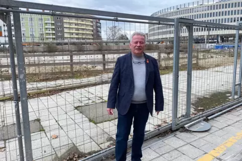 Für Hans Arndt ist er ein Sinnbild der aktuellen Situation Deutschlands: der Berliner Platz in Ludwigshafen. „Kaum etwas geht sc