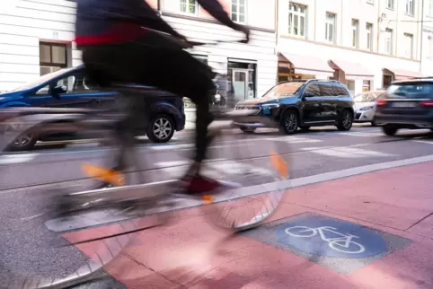 Beide Fahrradfahrer trugen keinen Helm.