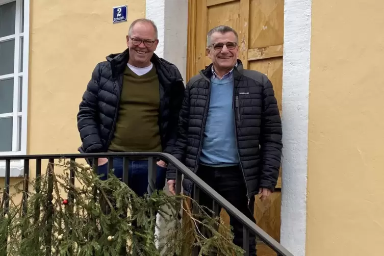 Wollen die Infrastruktur in Queidersbach weiter verbessern: Ortsb&uuml;rgermeister Harald Vierling (rechts) und Beigeordneter Wolfgan