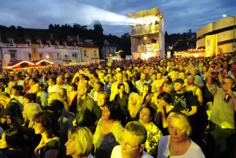 Konzertbesucher beim Rheinland-Pfalz-Tag vor 15 Jahren in Neustadt. 2025 gibt es zum Stadtjubiläum eine Neuauflage. 