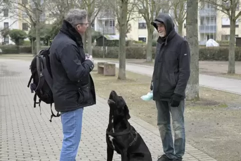 Volker Endres (links) im Gespräch mit Andreas und Kati.