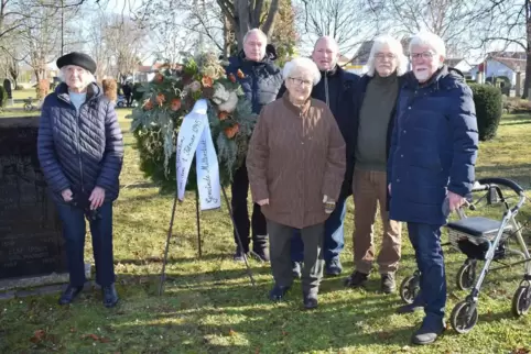 80 Jahre nach dem Bombenangriff: Gedenkveranstaltung auf dem Alten Friedhof in Mutterstadt. 