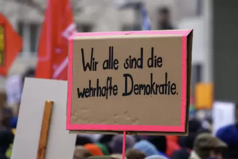 Um die Lage der Demokratie geht es am Sonntag bei einer Mahnwache in Deidesheim. 
