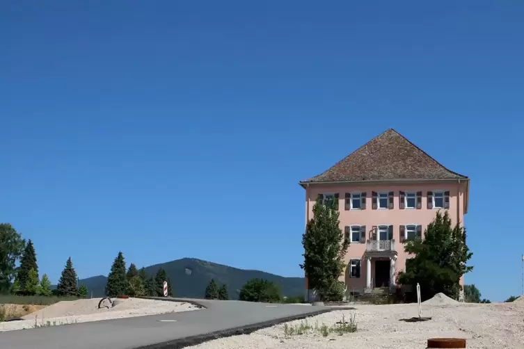 Der Kita-Bau ist im s&uuml;dlichen Teil des Gel&auml;ndes nahe des denkmalgesch&uuml;tzten Schlossgeb&auml;udes geplant. 
