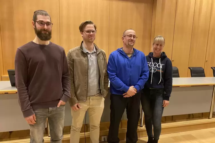 Der frisch gew&auml;hlte Vorstand (von links): Schriftf&uuml;hrer Marius Job, Schatzmeister Austen Englisch, Vorsitzender Ulf B&uuml;rger und s