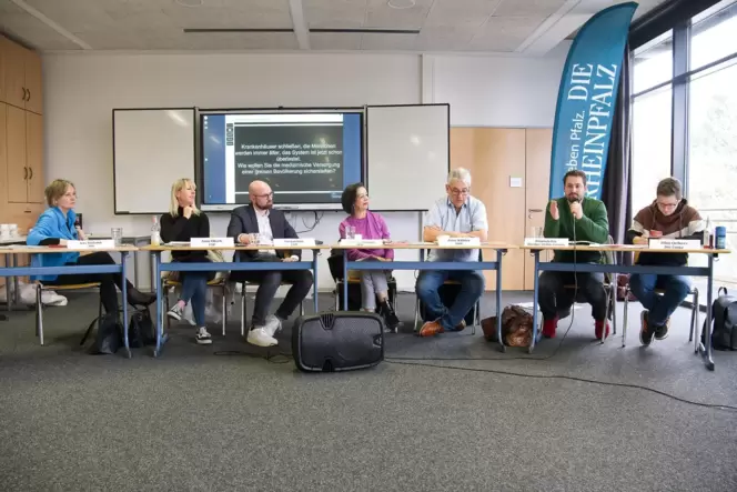 Beim RHEINPFALZ-Wahlforum in der IGS Thaleischweiler-Fröschen haben sie sich den Fragen der Schüler gestellt. Von links: Iris Ni
