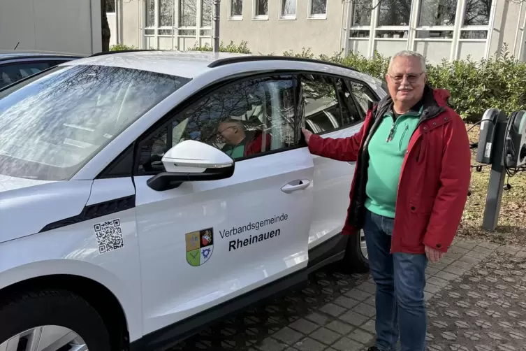 Vormittags nutzt die Verwaltung das Elektroauto, am Nachmittag und am Wochenende kann das E-Fahrzeug privat von B&uuml;rgern der Verb