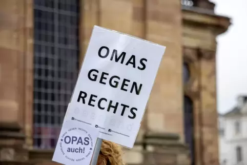 Am 8. Februar ist der Hauptaktionstag der Omas gegen Rechts anlässlich der bevorstehenden Bundestagswahl.