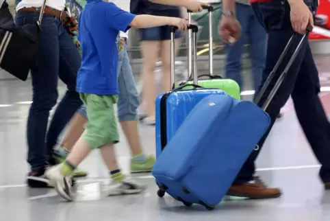 Ein falscher Scherz an der Gepäckaufgabe im Flughafen kann dazu führen, dass die Fluggesellschaft die Beförderung verweigert.