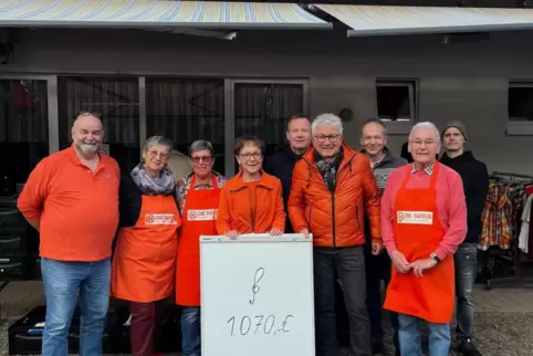 Musische Verein spenden Erlös vom Adventskonzert an die Tafel in Wörth.